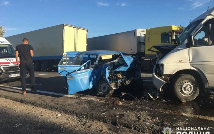 На Николаевщине лоб в лоб столкнулись «Жигули» и микроавтобус: один человек погиб, трое пострадавших | Корабелов.ИНФО image 1