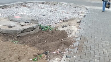 "Рукожопье - наше ФСЁ!", - николаевцы о провалах в новой плитке и глине на газонах у дворца культуры "Корабельный" (фото) | Корабелов.ИНФО image 3