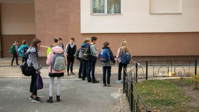 В Киеве 12-летняя девочка выбросилась из окна школы на четвертом этаже | Корабелов.ИНФО