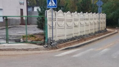 "Восстанавливать кто теперь будет?!", - жительница Корабельного района - о разрушенной тротуарной плитке возле школы | Корабелов.ИНФО image 2