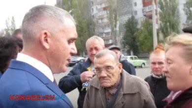 "Во время войны не имели проблемы куда-то написать", - пенсионеры в Корабельном районе недовольны закрытием отделения почты (Видео) | Корабелов.ИНФО