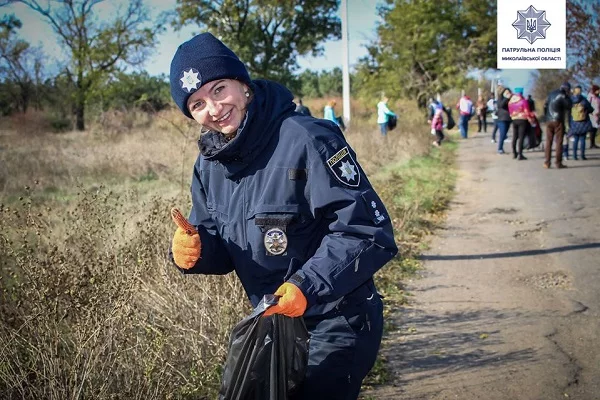 Патрульні разом з легендарним Сердцевим взяли участь в «еко-тусовці» в парку "Дружба" | Корабелов.ИНФО image 2