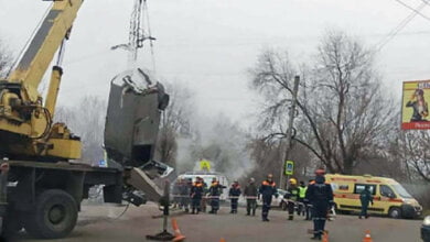 В России автомобиль провалился в яму с кипятком: двое человек сварились заживо (видео) | Корабелов.ИНФО