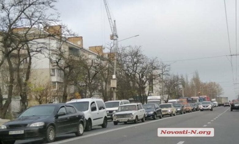 С пробками на проспекте Богоявленском мэрия будет бороться дорожной разметкой | Корабелов.ИНФО