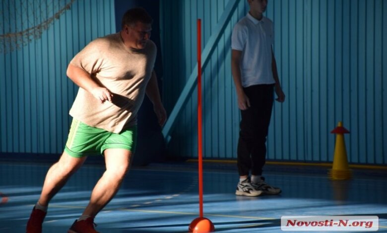 Николаевские чиновники во главе с Сенкевичем играли, бегали и прыгали в Корабельном районе (видео) | Корабелов.ИНФО image 2