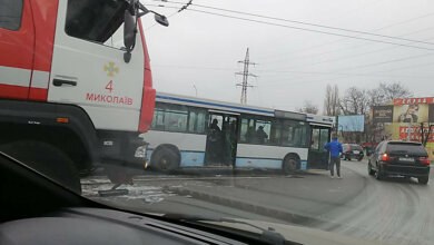 На проспекте Богоявленском в Николаеве на ходу загорелся пассажирский автобус | Корабелов.ИНФО