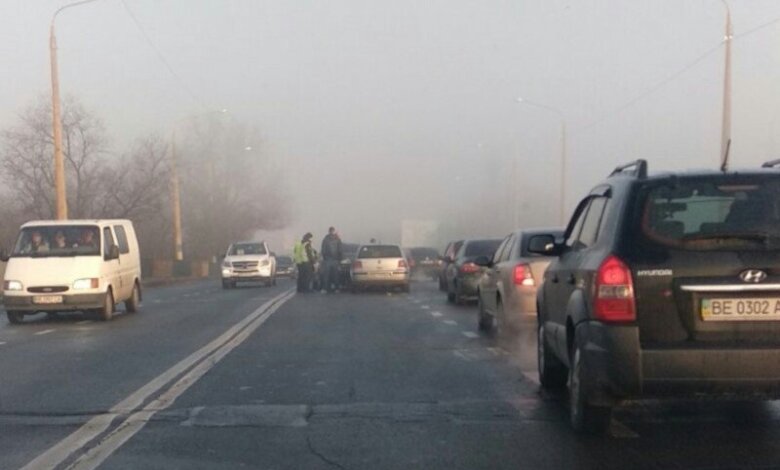 На Широкобальском мосту столкнулись четыре автомобиля: пробка растянулась на пару километров | Корабелов.ИНФО