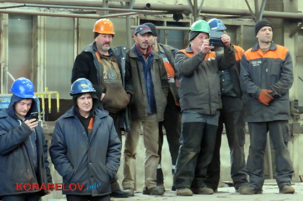 Митинг на заводе "Океан". Закладка барж