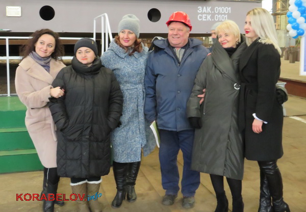 Митинг на заводе "Океан". Закладка барж