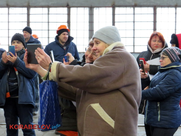 Митинг на заводе "Океан". Закладка барж