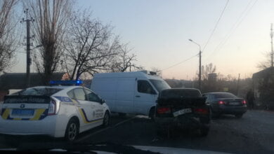 Микроавтобус на "встречке" столкнулся с автомобилем "ВАЗ", его водителя госпитализировали: ДТП в Корабельном районе | Корабелов.ИНФО image 2