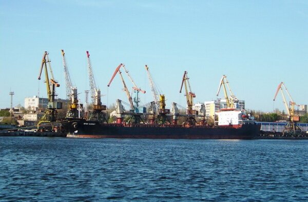 "В результате "давления" АО "Укрзалізниця" парализована работа крупнейшего порта Украины", - обслуживающая компания | Корабелов.ИНФО