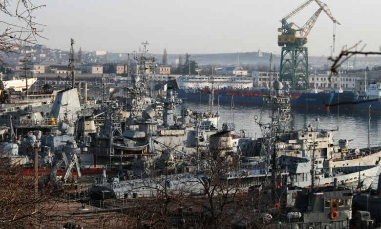 Ночью в оккупированном Севастополе утонул плавучий док с подводной лодкой | Корабелов.ИНФО