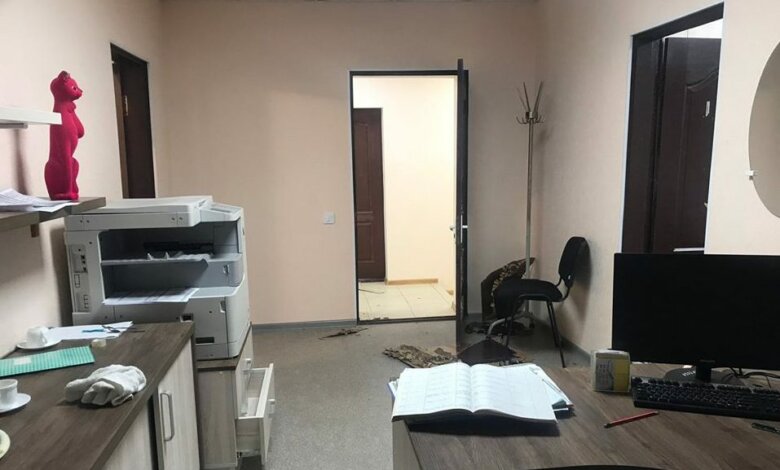 "Передавай привет сельскому голове", - ночью неизвестные в масках разгромили сельсовет в Галицыново, забрав 13 новых ноутбуков | Корабелов.ИНФО image 1