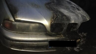 Пьяный мужчина в Корабельном районе поджег автомобиль своего соседа | Корабелов.ИНФО