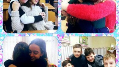 Только бы были счастливы: для школьников в Корабельном районе устроили "обнимашки" (Видео) | Корабелов.ИНФО