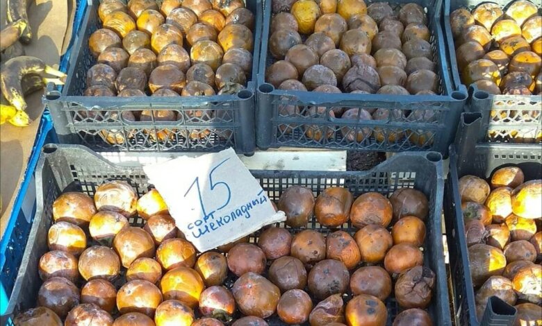 "Жадность людей зашкаливает": в Корабельном районе гнилую хурму продают под видом сорта "шоколадный" | Корабелов.ИНФО