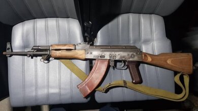 «Хотели сделать фото с оружием в парке», - двое подростков ходили по улицам Николаева с макетом автомата и страйкбольным пистолетом | Корабелов.ИНФО image 1