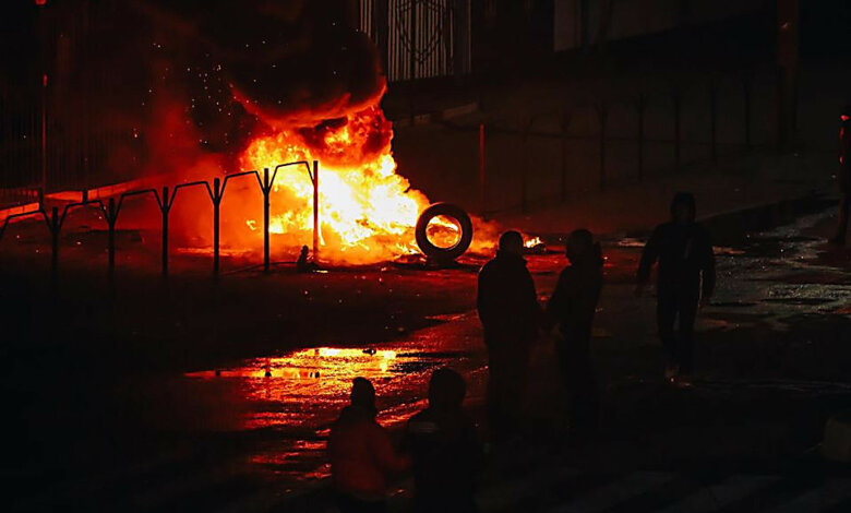 Убийство на Херсонщине: местные жители пикетировали отделение полиции и жгли шины | Корабелов.ИНФО image 4