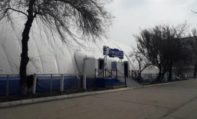 На Николаевщине на катке ребенку разрезали коньком пальцы | Корабелов.ИНФО