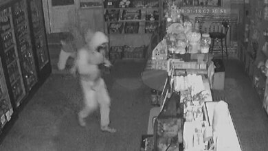 Ночные воры продолжают орудовать в магазинах Корабельного района (ВИДЕО) | Корабелов.ИНФО