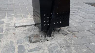 В отреставрированном сквере Николаева орудовали вандалы: Ломали кусты и урны | Корабелов.ИНФО image 5