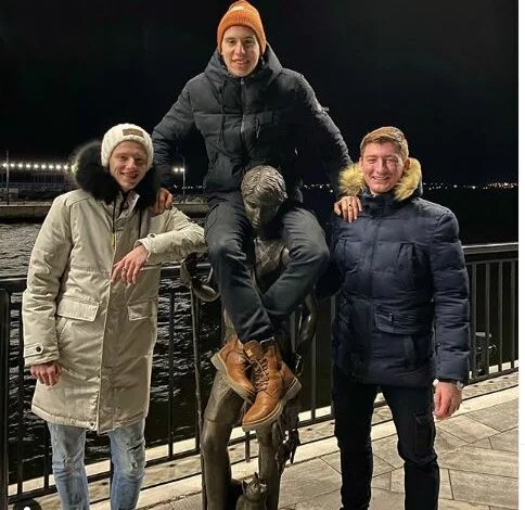 «Мальчик с быками»: скульптура юного рыбака на николаевской набережной вновь пострадала от вандалов | Корабелов.ИНФО