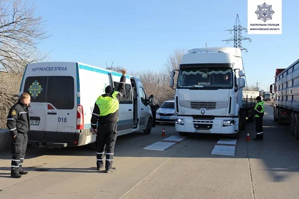 Полиция пообещала активно заняться грузовиками, разбивающими дороги и не дающими николаевцам спокойно жить | Корабелов.ИНФО