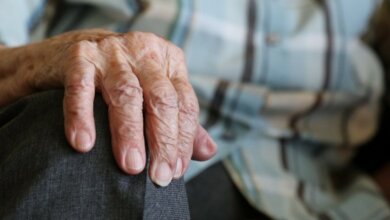 Дедушка в Корабельном районе отдал мошенникам все средства, что "откладывал на смерть" | Корабелов.ИНФО