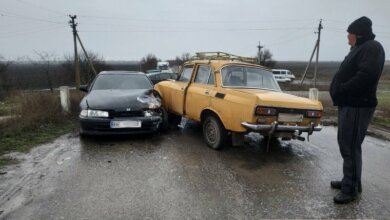 На мосту под Николаевом столкнулись «Москвич» и «Хонда» — дорога из Корабельного района на Херсон оказалась заблокирована | Корабелов.ИНФО image 1