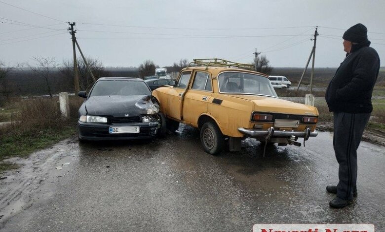 На мосту под Николаевом столкнулись «Москвич» и «Хонда» — дорога из Корабельного района на Херсон оказалась заблокирована | Корабелов.ИНФО image 1