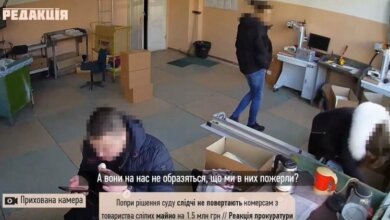 "Так, что мне еще нужно...", - полицейские обокрали офис при проведении обыска (видео) | Корабелов.ИНФО