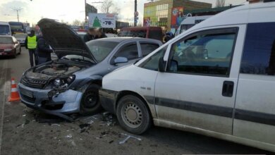 На проспекте Богоявленском в двух ДТП столкнулись 4 авто: есть пострадавшая, проезд заблокирован | Корабелов.ИНФО image 1