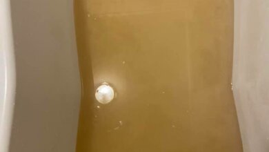 Из крана течёт вода цвета «анализов» и оставляет налет, - жалуются жители Корабельного района | Корабелов.ИНФО