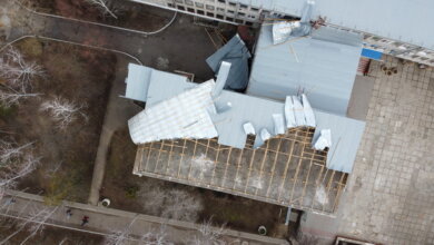 Что будет после дождичка в четверг со школой и другими зданиями с поврежденными крышами в Корабельном районе? (Фото) | Корабелов.ИНФО image 1