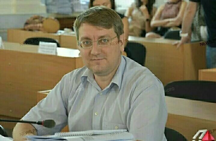 Забросали яйцами николаевского депутата, поздравившего с 23 февраля картинкой с флагом России (ВИДЕО) | Корабелов.ИНФО image 1