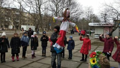 "Колодія величаймо - весну зустрічаймо!" - у Корабельному спалили опудало Зими (вiдео) | Корабелов.ИНФО