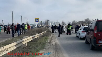 "Не можем въехать в Николаев": водители жалуются, что губернатор игнорирует перекрытие трассы (видео) | Корабелов.ИНФО image 1