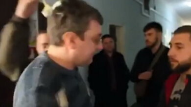 Забросали яйцами николаевского депутата, поздравившего с 23 февраля картинкой с флагом России (ВИДЕО) | Корабелов.ИНФО image 2