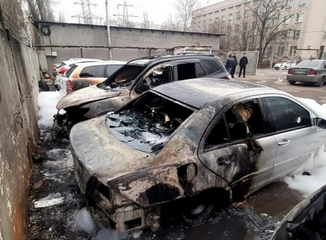 Пожар на автостоянке в Николаеве повредил четыре автомобиля | Корабелов.ИНФО image 5