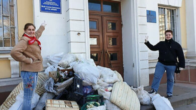 Николаевские чиновники вызвали полицию из-за привезенного им мусора: к активистам приехал спецназ (видео) | Корабелов.ИНФО