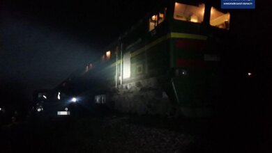 На гарячому затримали чоловіків, що зливали пальне з тепловозу у Корабельному районі | Корабелов.ИНФО image 3