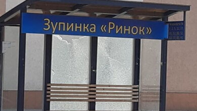 Вандалы разбили стекла на остановках в Корабельном районе | Корабелов.ИНФО