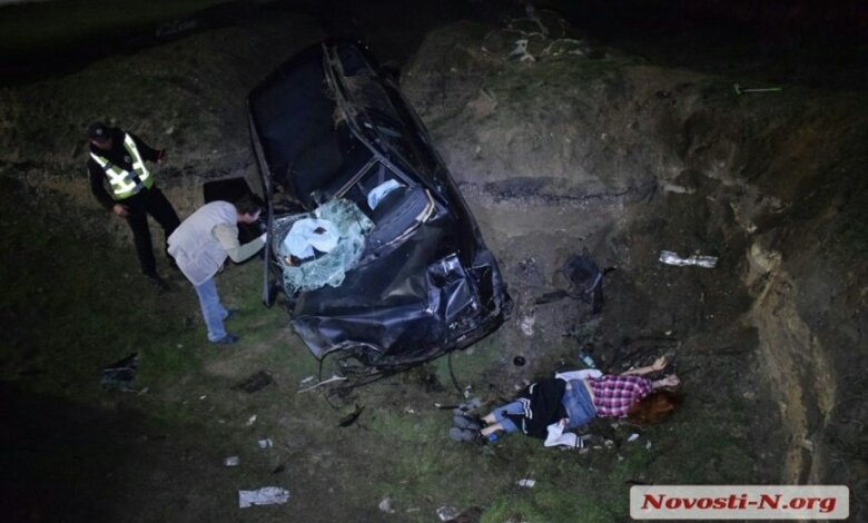 «Вольво» влетел в окоп блокпоста в Витовском районе: погибла девушка, двое человек в больнице (видео) | Корабелов.ИНФО