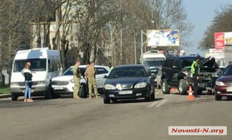 На проспекте Богоявленском столкнулись 4 автомобиля: есть пострадавшие (Видео) | Корабелов.ИНФО