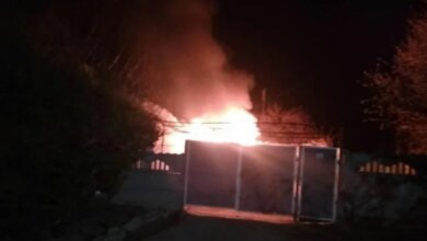 В пасхальную ночь в Лупарево горел дом. Тушить помогали пожарные из Корабельного района | Корабелов.ИНФО