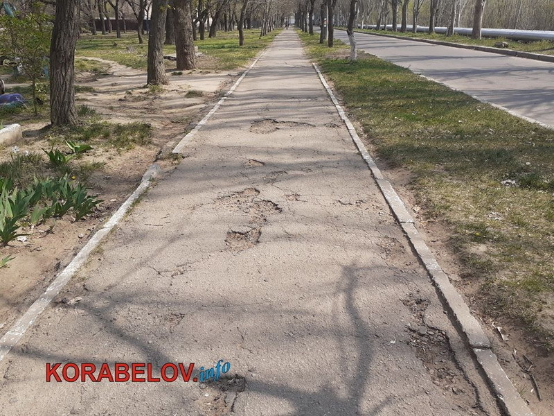 разбитый тротуар по ул. Новостройной