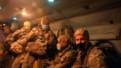 Николаевские десантники провели ночные прыжки с парашютом и в масках | Корабелов.ИНФО