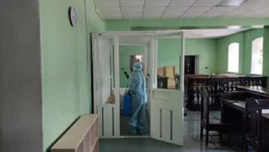 «Дважды плюнул в область головы и лица», - на Николаевщине обвиняемый угрожал заразить судью коронавирусом и гепатитом | Корабелов.ИНФО