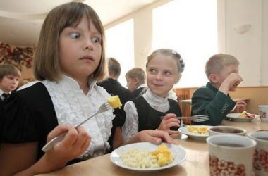 "Черти-чем" кормят в детсадах и школах Николаева: выявлено 181 нарушение | Корабелов.ИНФО
